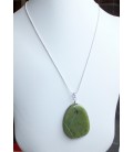 Pendentif jade foncé
