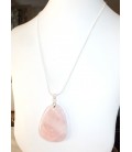 Pendentif pierre percée plate avec anneau en Quartz Rose